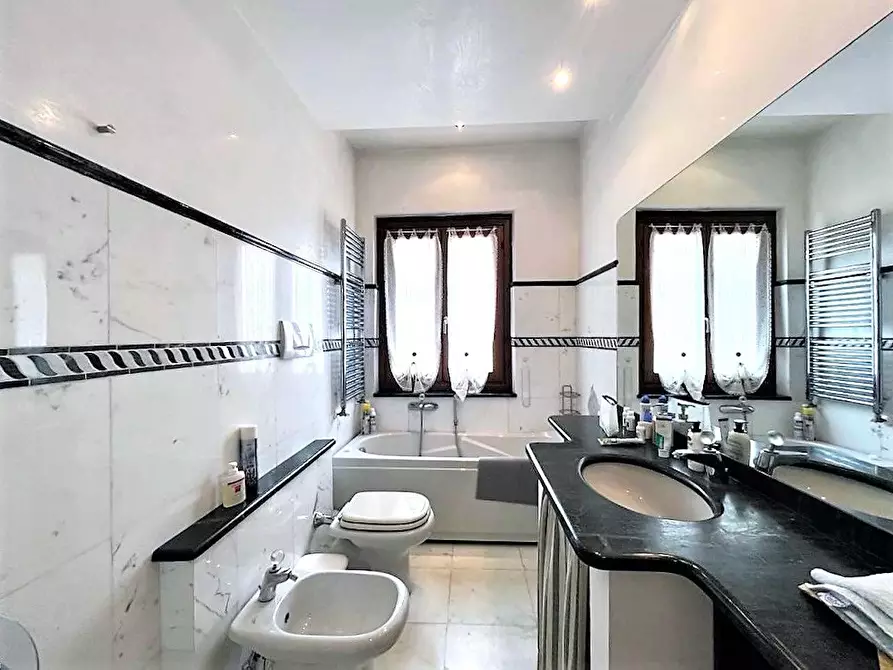 Immagine 16 di Appartamento in vendita  a Massa