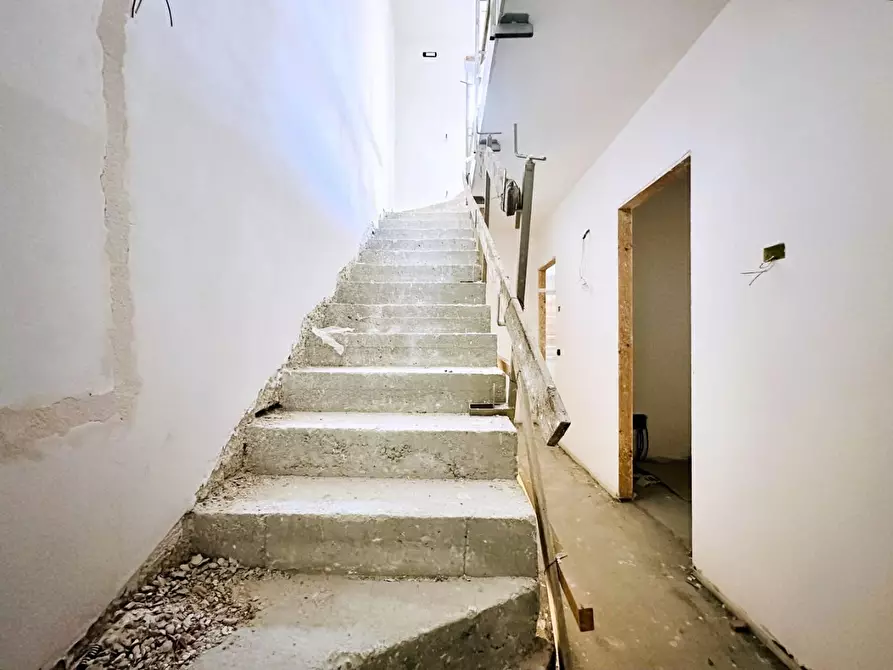 Immagine 12 di Villetta a schiera in vendita  a Seravezza