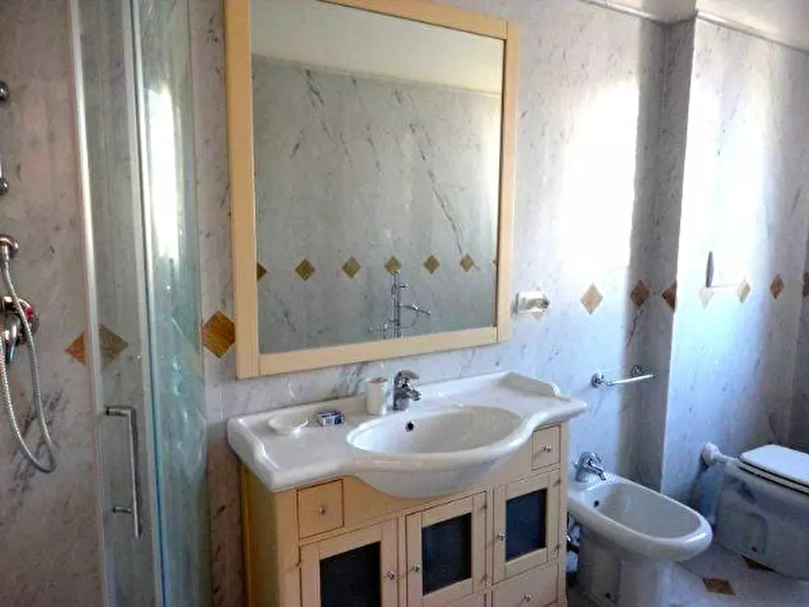 Immagine 7 di Villetta a schiera in vendita  a Seravezza