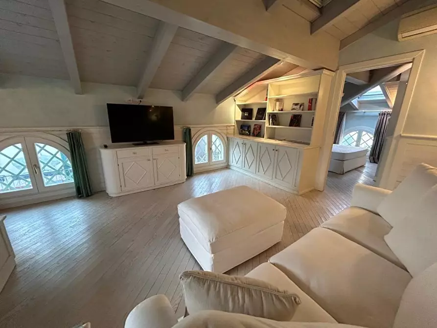 Immagine 12 di Appartamento in affitto  a Forte Dei Marmi