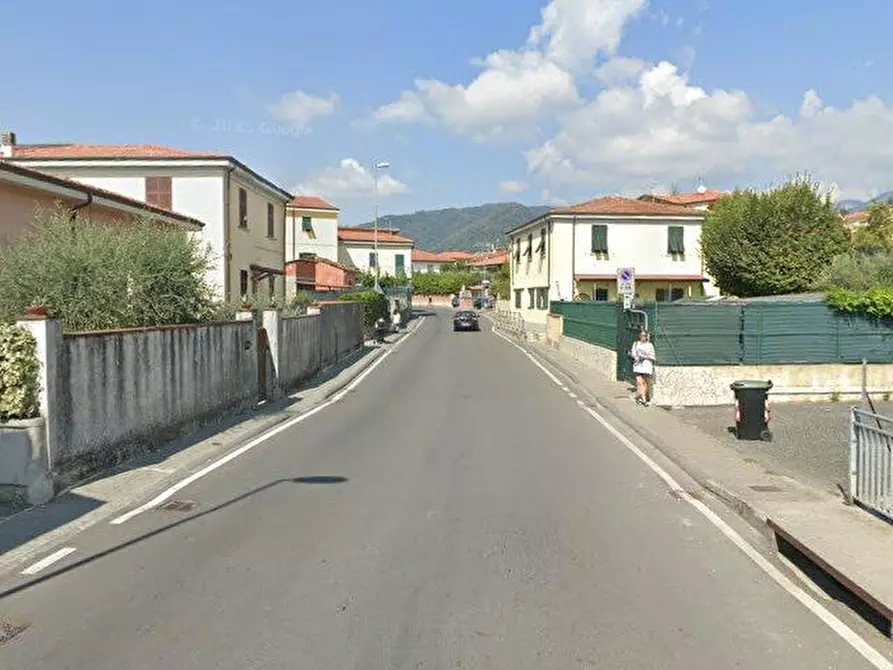 Immagine 1 di Terreno residenziale in vendita  a Carrara