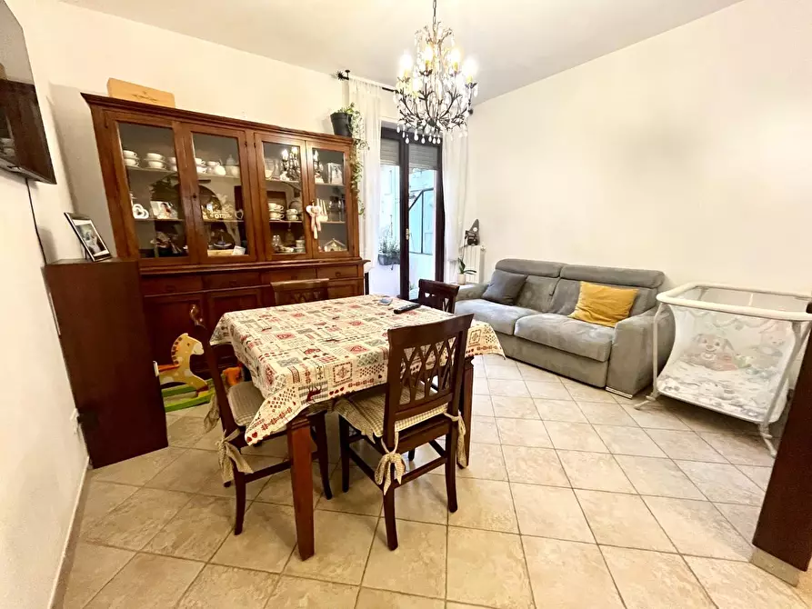 Immagine 2 di Appartamento in vendita  a Massa