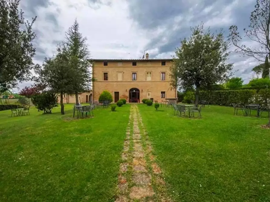 Immagine 5 di Casa colonica in vendita  a Siena