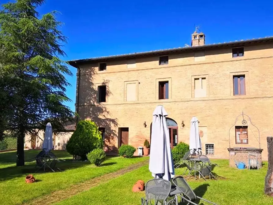 Immagine 6 di Casa colonica in vendita  a Siena