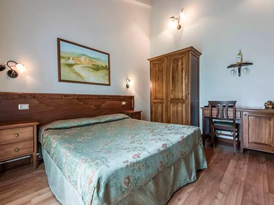 Immagine 20 di Casa colonica in vendita  a Siena