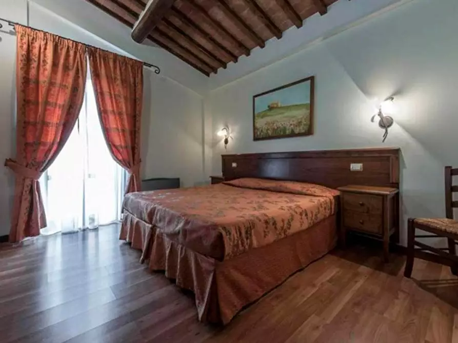 Immagine 23 di Casa colonica in vendita  a Siena