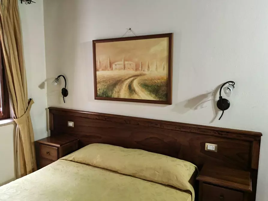 Immagine 26 di Casa colonica in vendita  a Siena