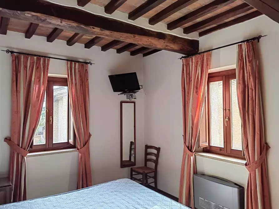 Immagine 21 di Casa colonica in vendita  a Siena