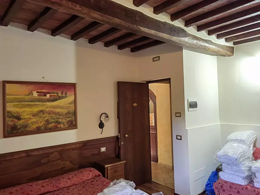 Immagine 27 di Casa colonica in vendita  a Siena
