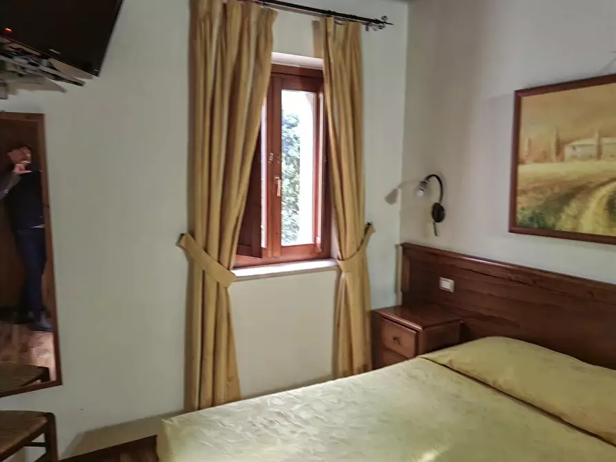 Immagine 24 di Casa colonica in vendita  a Siena