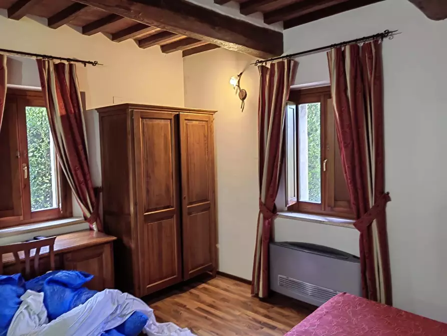 Immagine 25 di Casa colonica in vendita  a Siena