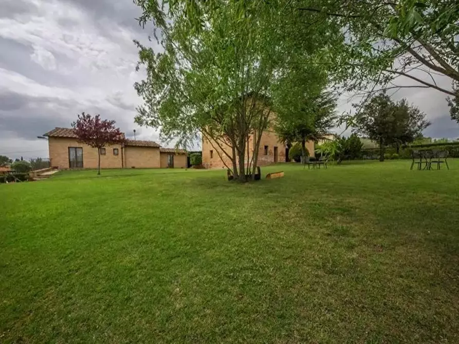 Immagine 7 di Casa colonica in vendita  a Siena