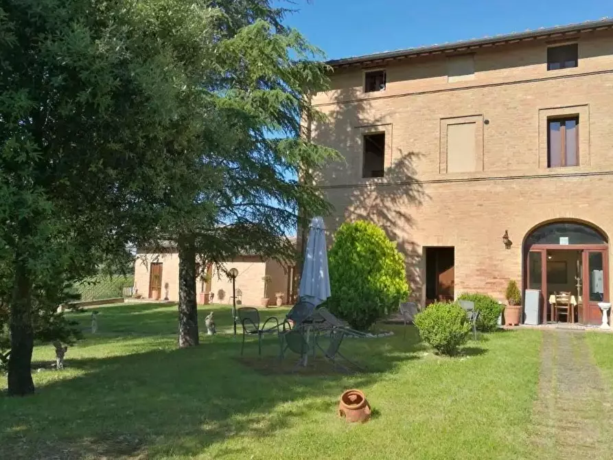 Immagine 8 di Casa colonica in vendita  a Siena