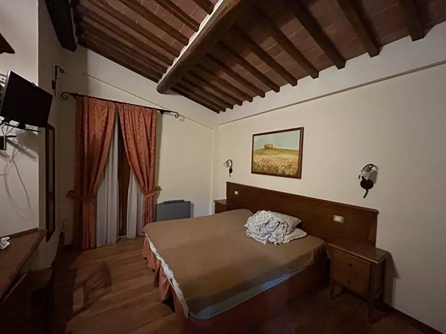 Immagine 10 di Villa in vendita  a Siena
