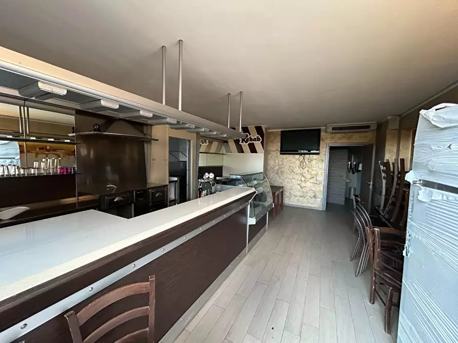 Immagine 14 di Villa in vendita  a Siena