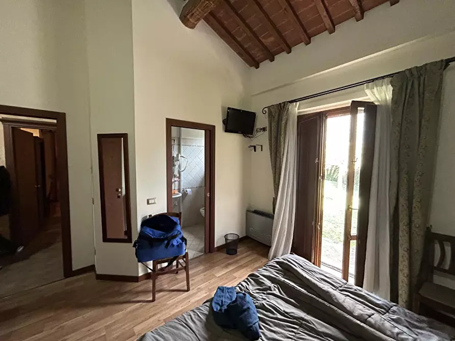 Immagine 9 di Villa in vendita  a Siena