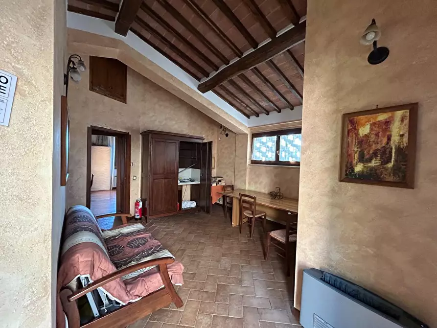 Immagine 12 di Villa in vendita  a Siena
