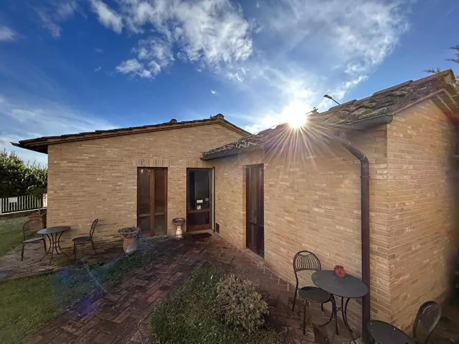 Immagine 5 di Villa in vendita  a Siena
