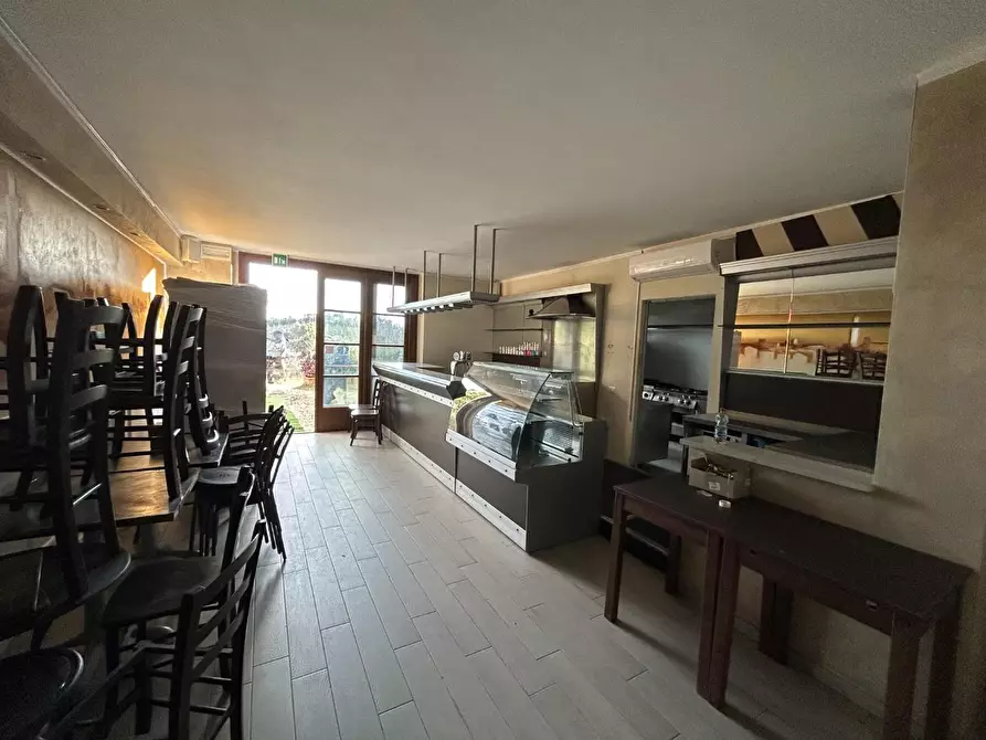 Immagine 15 di Villa in vendita  a Siena