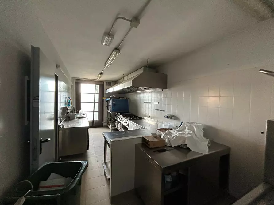 Immagine 13 di Villa in vendita  a Siena