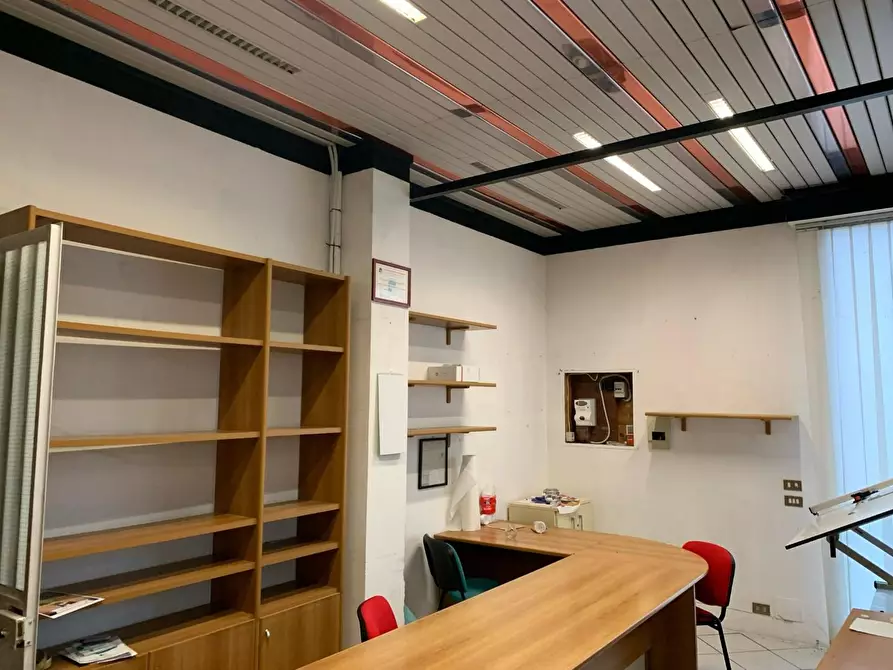 Immagine 41 di Magazzino in affitto  a Altopascio