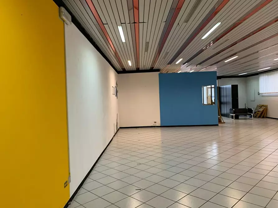 Immagine 49 di Magazzino in affitto  a Altopascio