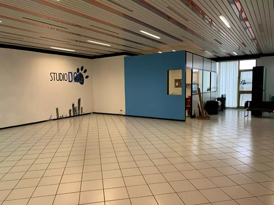 Immagine 21 di Magazzino in affitto  a Altopascio