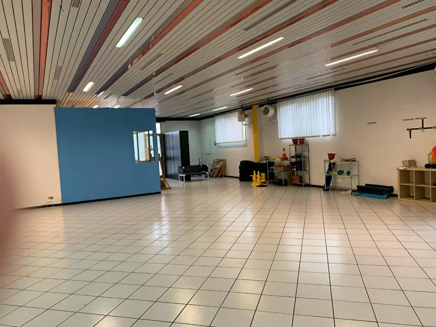 Immagine 35 di Magazzino in affitto  a Altopascio