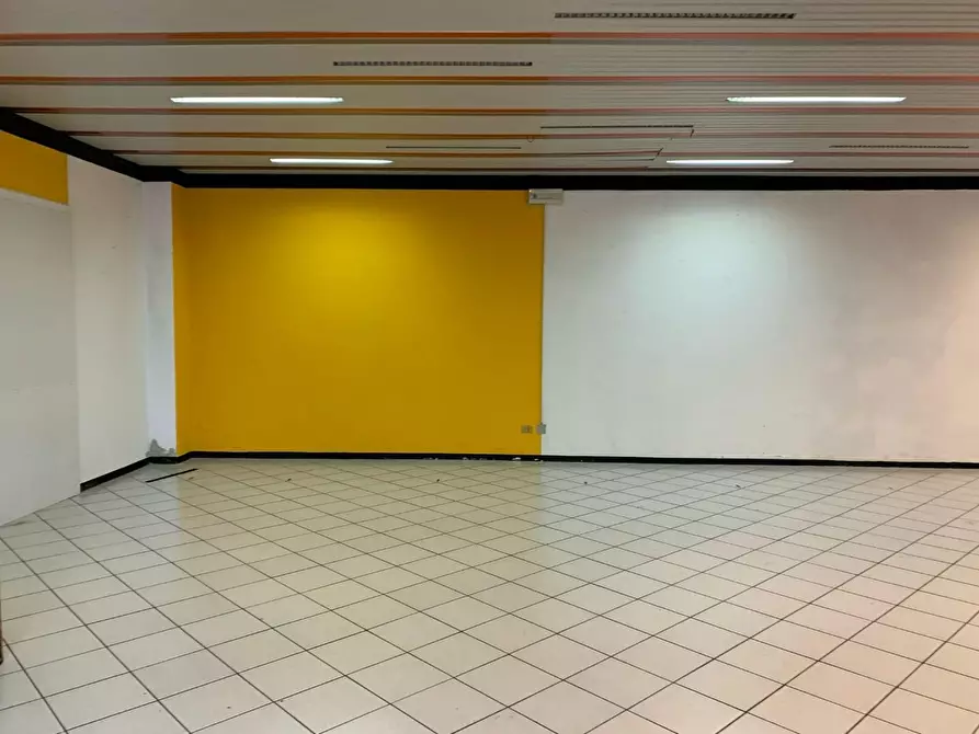 Immagine 20 di Magazzino in affitto  a Altopascio