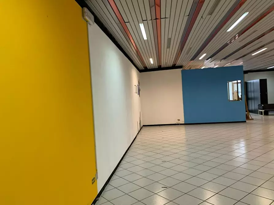 Immagine 33 di Magazzino in affitto  a Altopascio