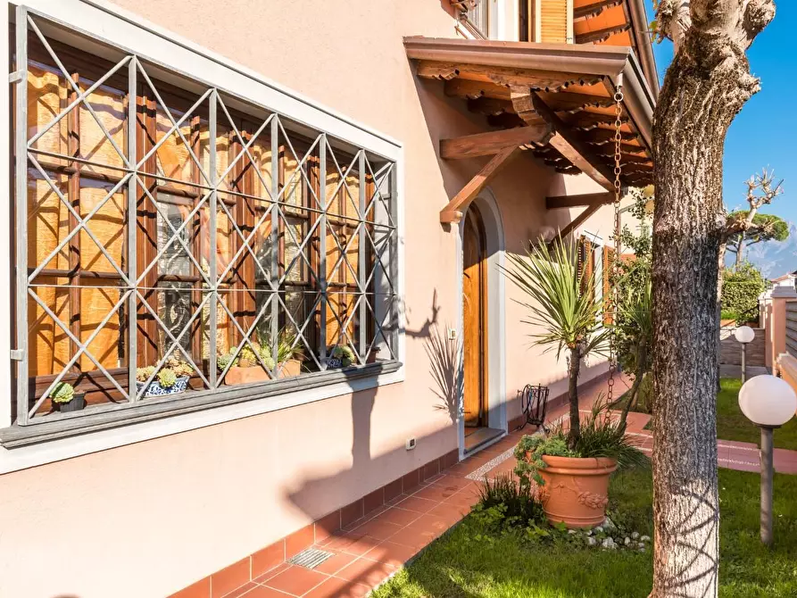 Immagine 2 di Casa bifamiliare in affitto  a Forte Dei Marmi