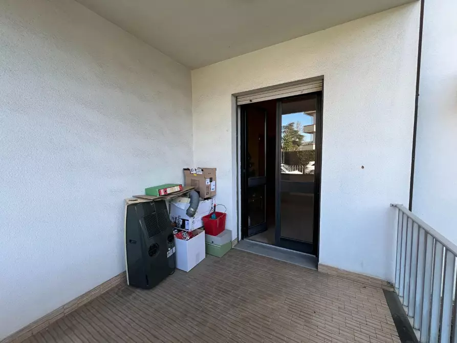 Immagine 39 di Ufficio in vendita  a Lucca