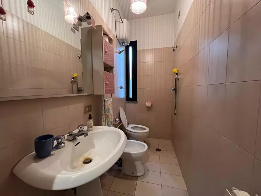 Immagine 33 di Ufficio in vendita  a Lucca