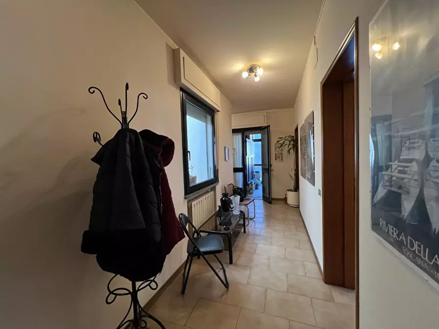 Immagine 23 di Ufficio in vendita  a Lucca