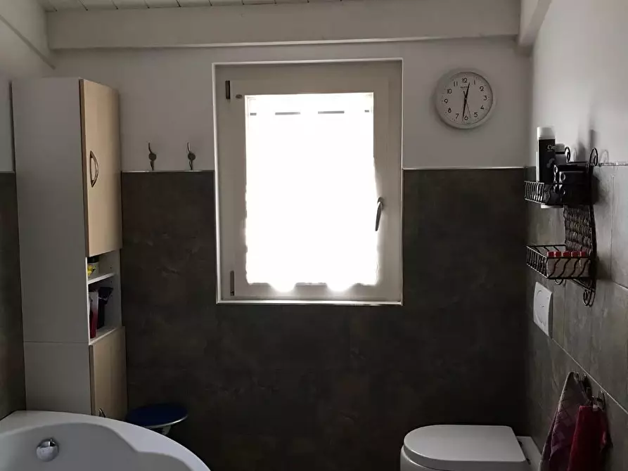 Immagine 18 di Villa in vendita  a Massa