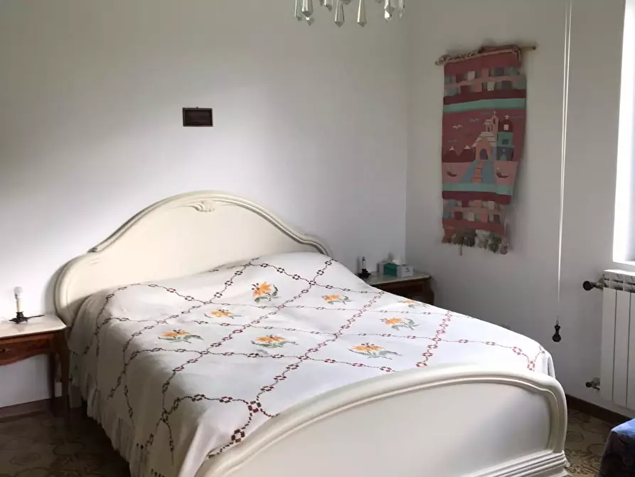 Immagine 39 di Villa in vendita  a Massa