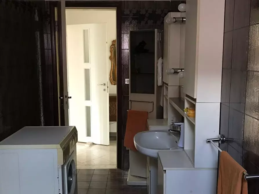 Immagine 42 di Villa in vendita  a Massa