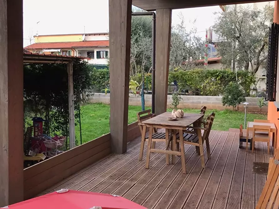 Immagine 33 di Villa in vendita  a Massa