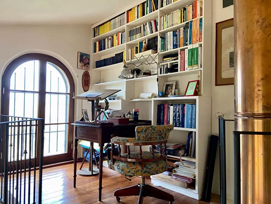 Immagine 17 di Villa in vendita  a Siena