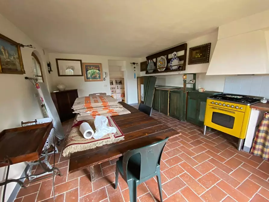 Immagine 21 di Villa in vendita  a Siena