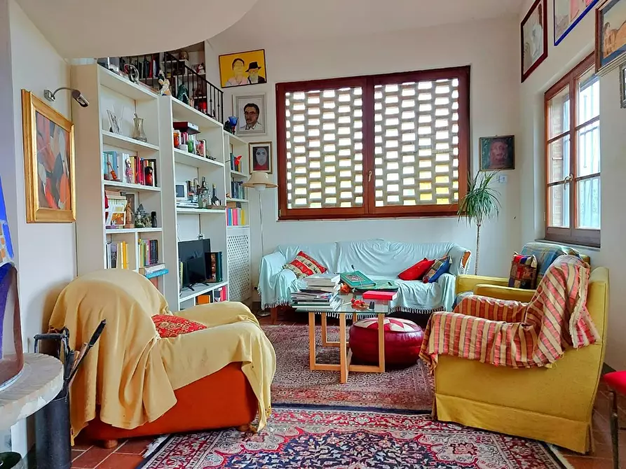 Immagine 1 di Villa in vendita  a Siena