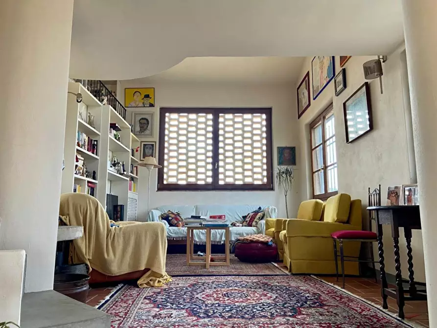 Immagine 2 di Villa in vendita  a Siena