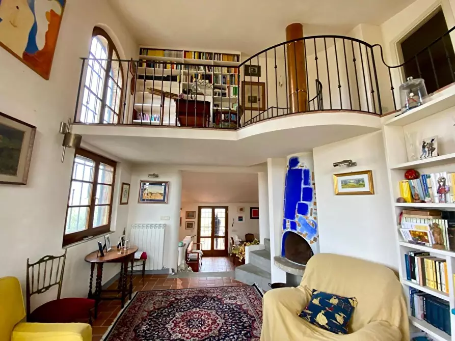 Immagine 3 di Villa in vendita  a Siena