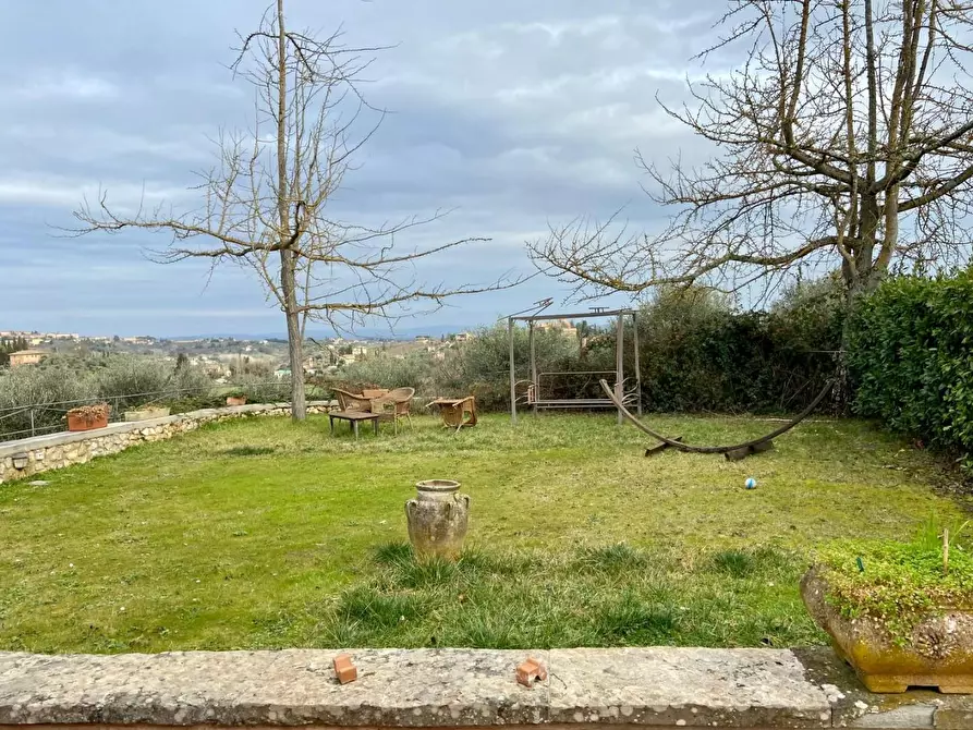Immagine 9 di Villa in vendita  a Siena