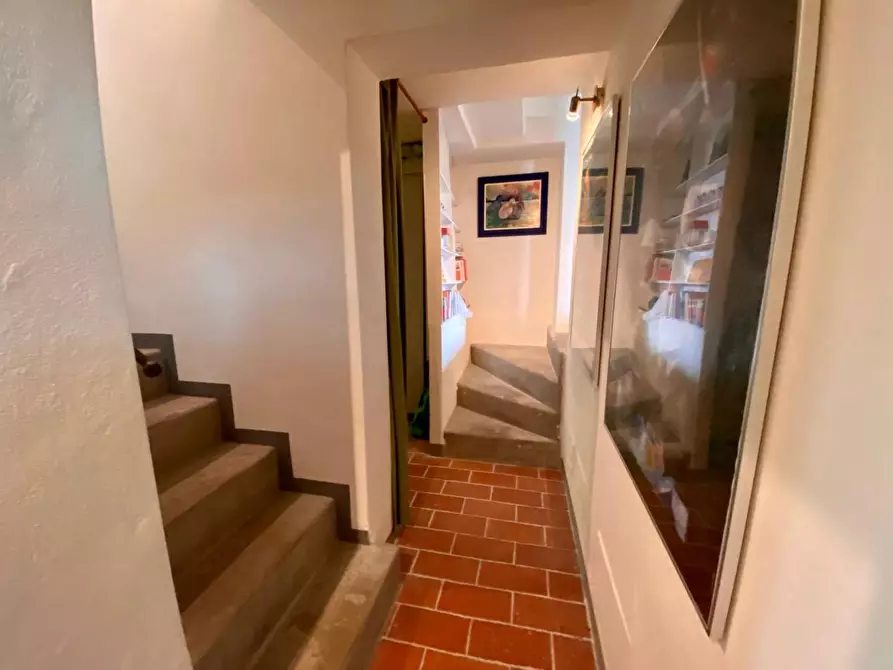 Immagine 27 di Villa in vendita  a Siena