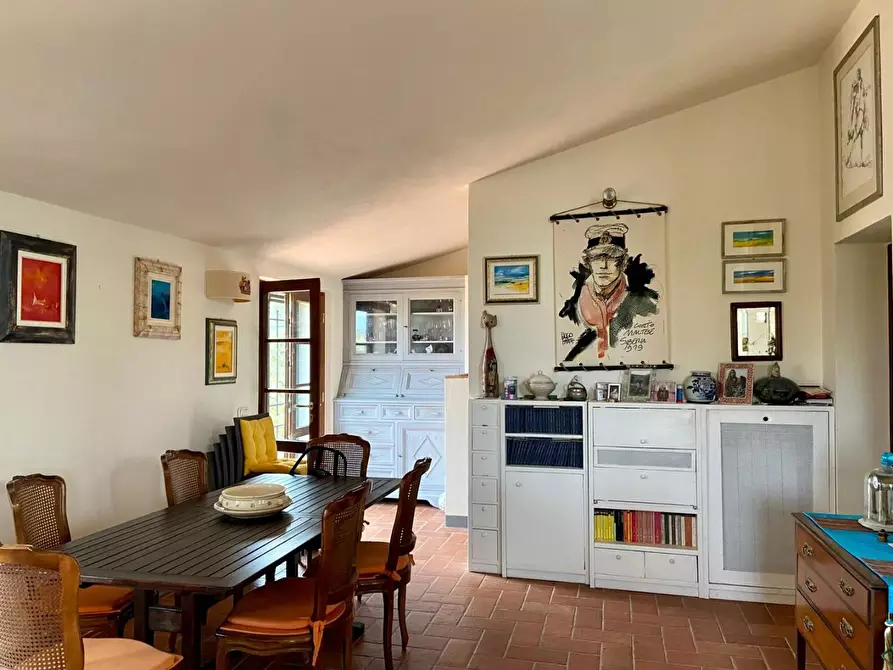 Immagine 4 di Villa in vendita  a Siena