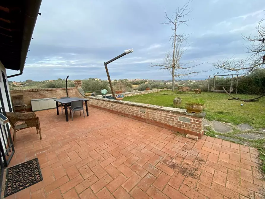 Immagine 8 di Villa in vendita  a Siena
