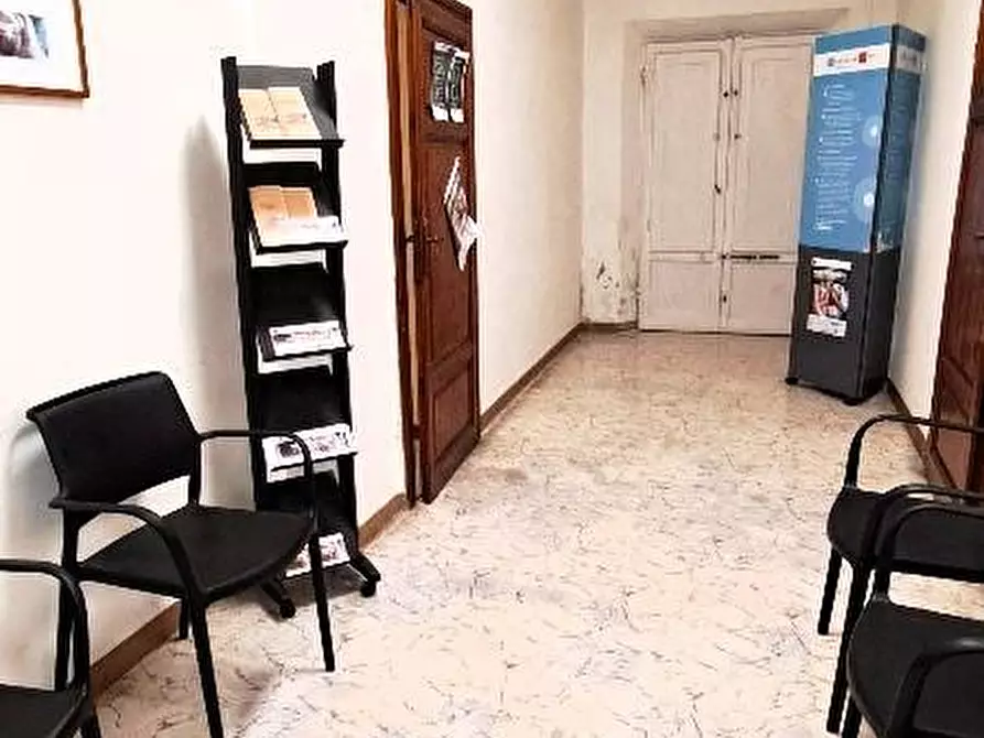 Immagine 2 di Ufficio in affitto  a Cascina