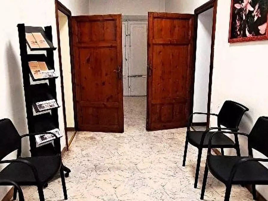 Immagine 7 di Ufficio in affitto  a Cascina