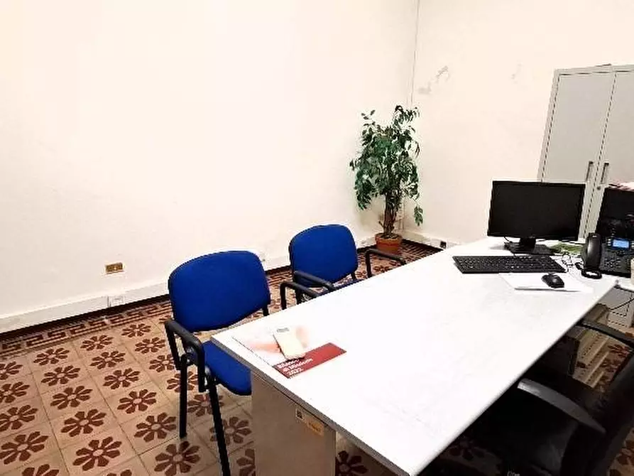 Immagine 5 di Ufficio in affitto  a Cascina